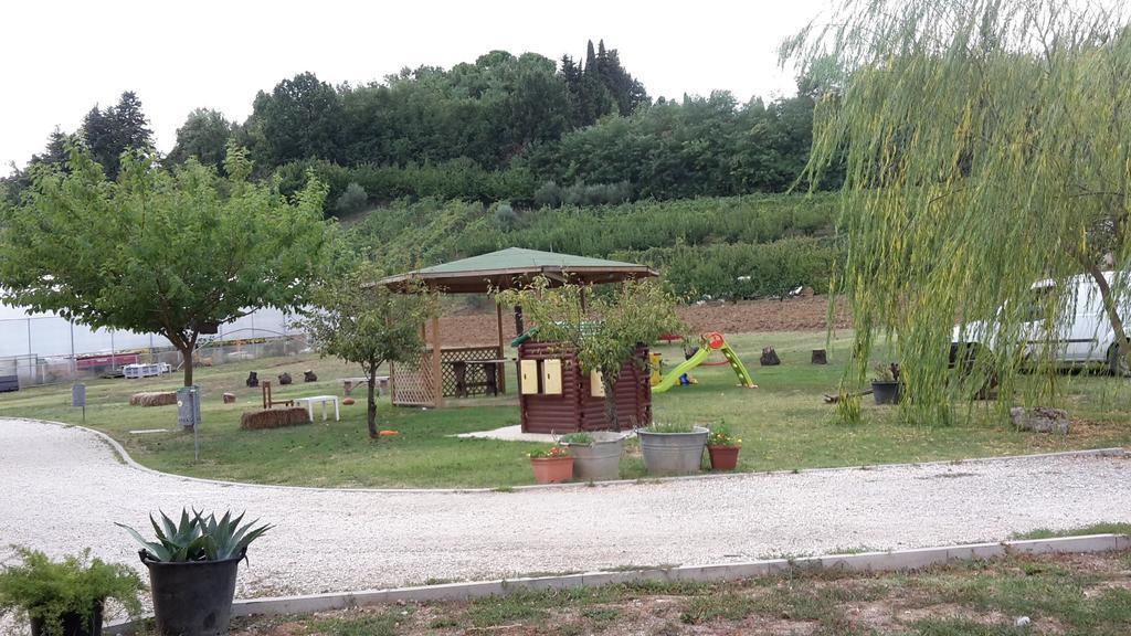 Agriturismo Perugini Bed & Breakfast เชซานา ภายนอก รูปภาพ