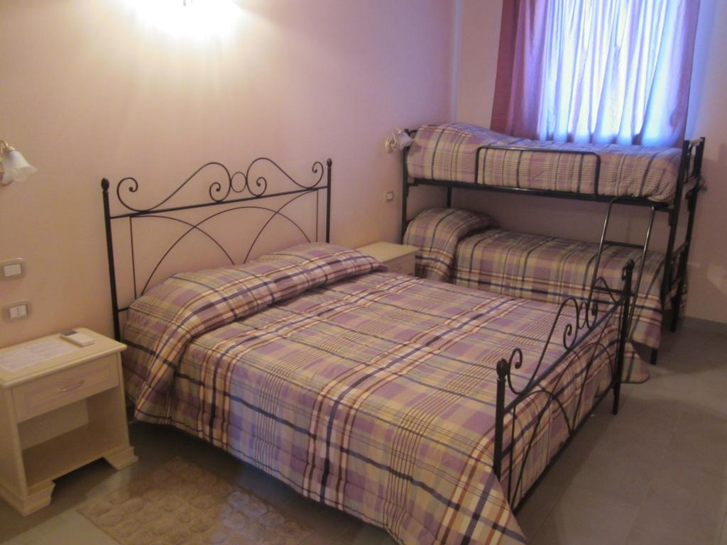 Agriturismo Perugini Bed & Breakfast เชซานา ห้อง รูปภาพ
